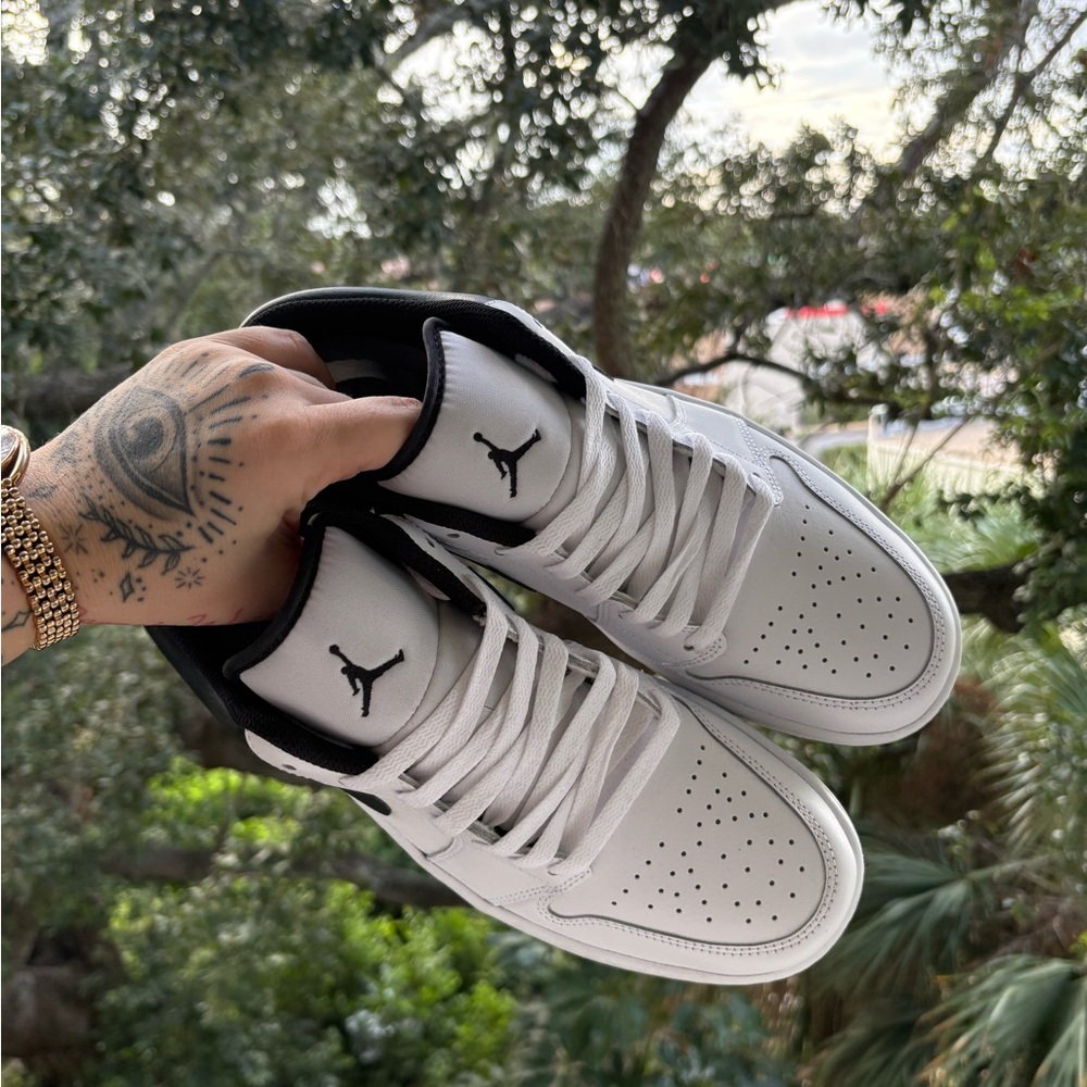 Air Jordan 1 Low “White/Black” (553558-132)